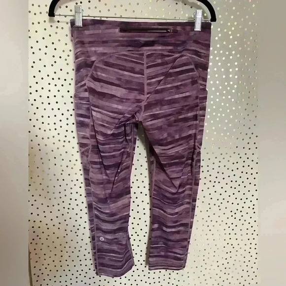 Lululemon Speed Up Crop - Picture 7 of 7